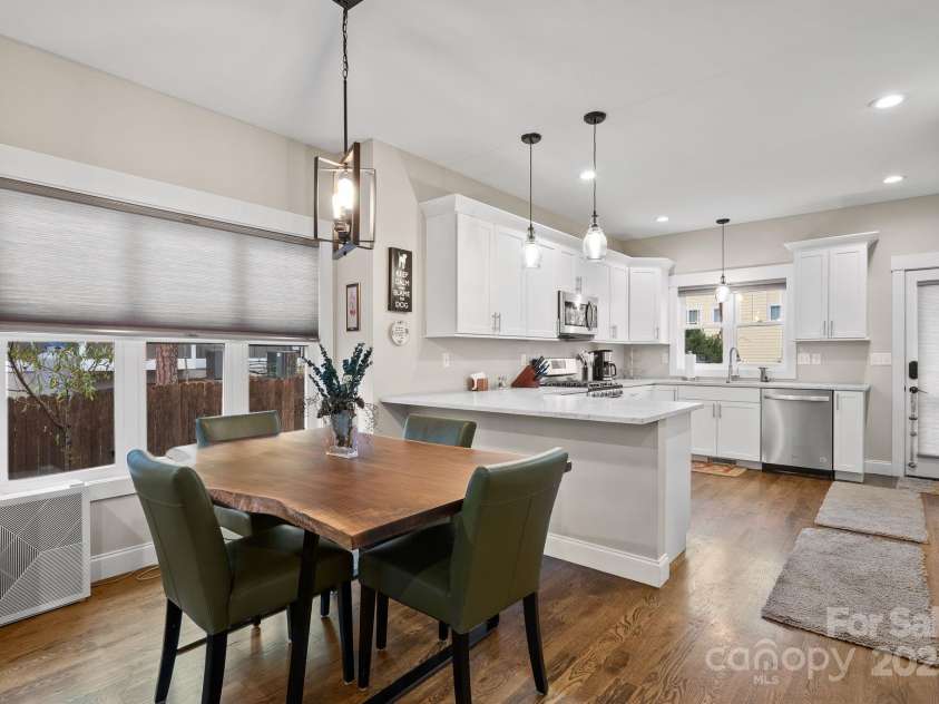 31 Elkmont Drive, Asheville, NC 28804.  MLS# CAR4322772, YatesRealty ID 1867. 