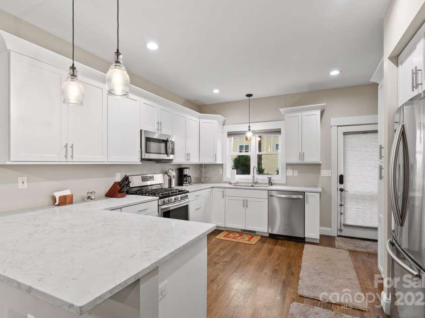 31 Elkmont Drive, Asheville, NC 28804.  MLS# CAR4322772, YatesRealty ID 1867. 