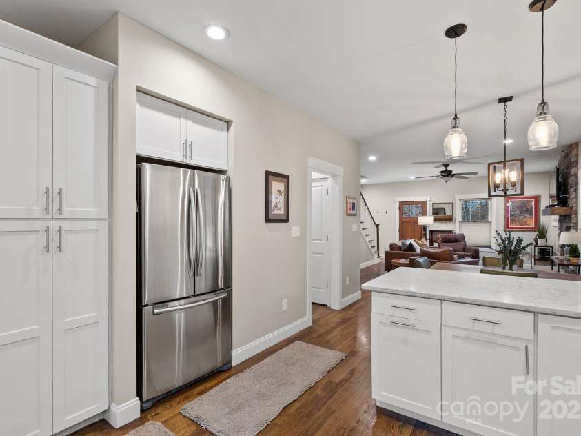 31 Elkmont Drive, Asheville, NC 28804.  MLS# CAR4322772, YatesRealty ID 1867. 