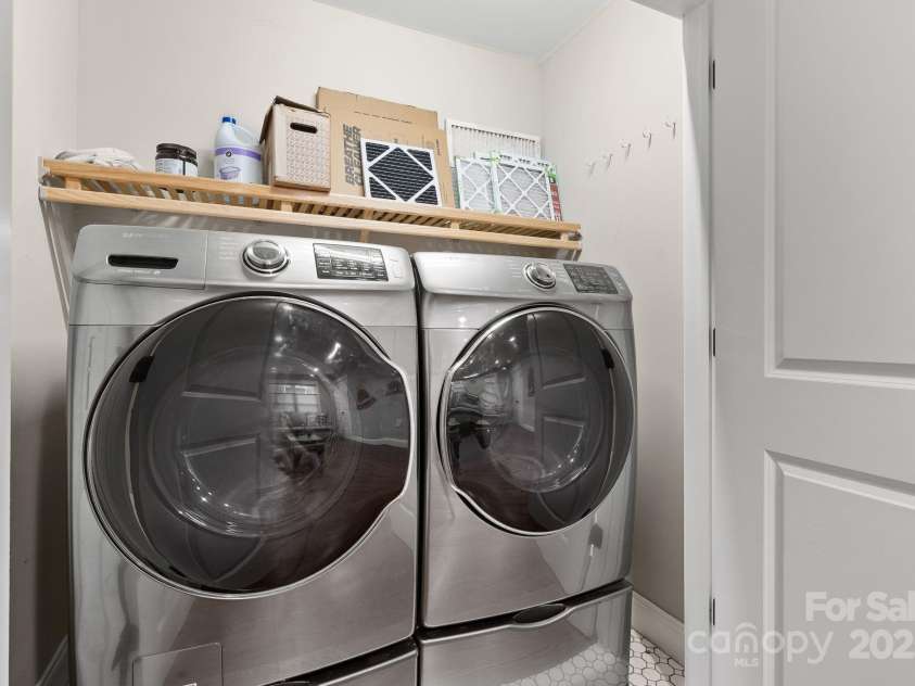 31 Elkmont Drive, Asheville, NC 28804.  MLS# CAR4322772, YatesRealty ID 1867. 