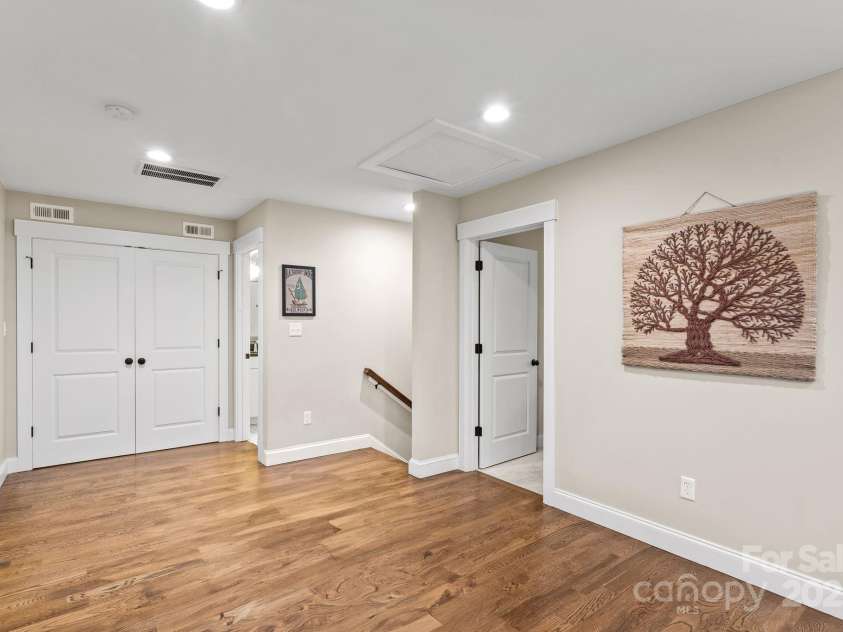 31 Elkmont Drive, Asheville, NC 28804.  MLS# CAR4322772, YatesRealty ID 1867. 