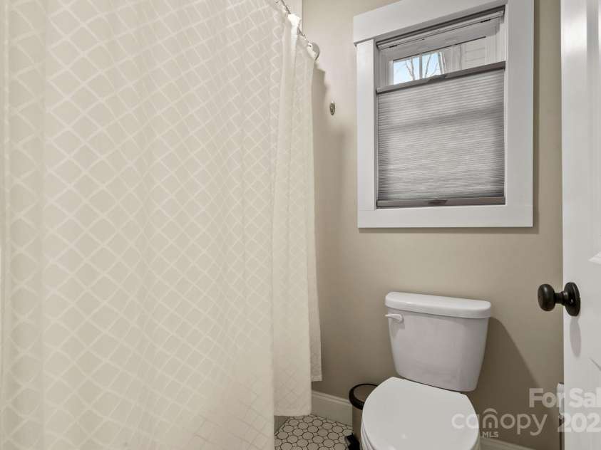 31 Elkmont Drive, Asheville, NC 28804.  MLS# CAR4322772, YatesRealty ID 1867. 