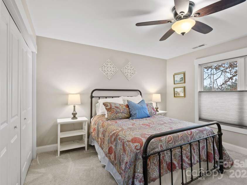 31 Elkmont Drive, Asheville, NC 28804.  MLS# CAR4322772, YatesRealty ID 1867. 