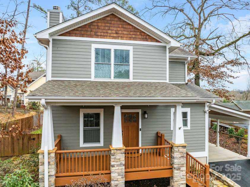 31 Elkmont Drive, Asheville, NC 28804.  MLS# CAR4322772, YatesRealty ID 1867. 