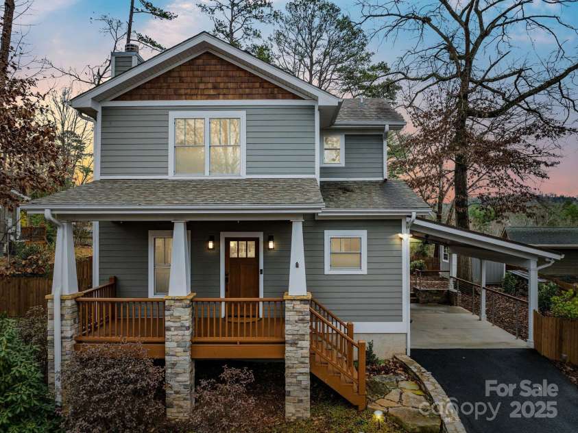 31 Elkmont Drive, Asheville, NC 28804.  MLS# CAR4322772, YatesRealty ID 1867. 