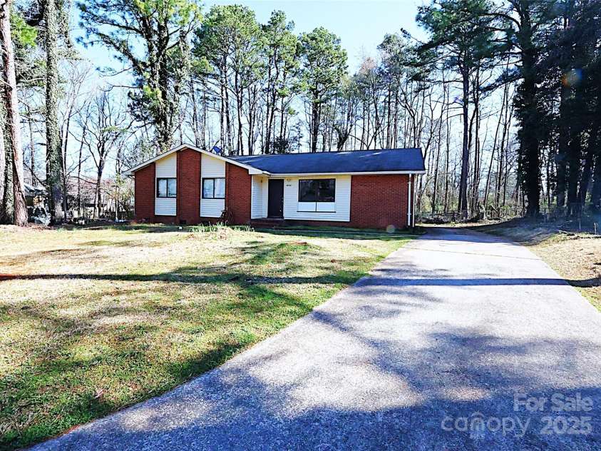6245 Snowcrest Court, Charlotte, NC 28212.  MLS# CAR4232877, YatesRealty ID 1867. 