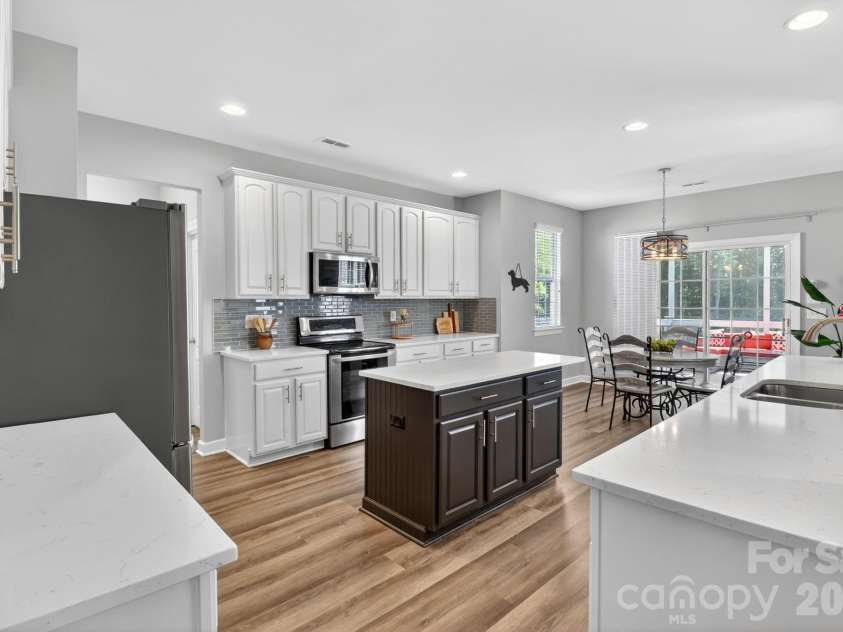 10011 King George Lane, Waxhaw, NC 28173.  MLS# CAR4371603, YatesRealty ID 18670. 