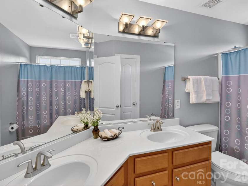 10011 King George Lane, Waxhaw, NC 28173.  MLS# CAR4371603, YatesRealty ID 18670. 