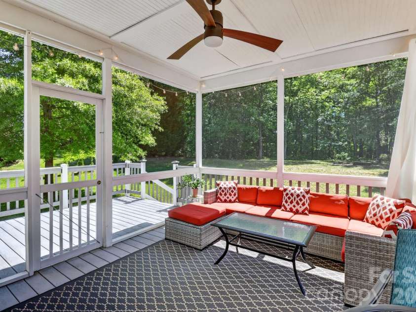 10011 King George Lane, Waxhaw, NC 28173.  MLS# CAR4371603, YatesRealty ID 18670. 