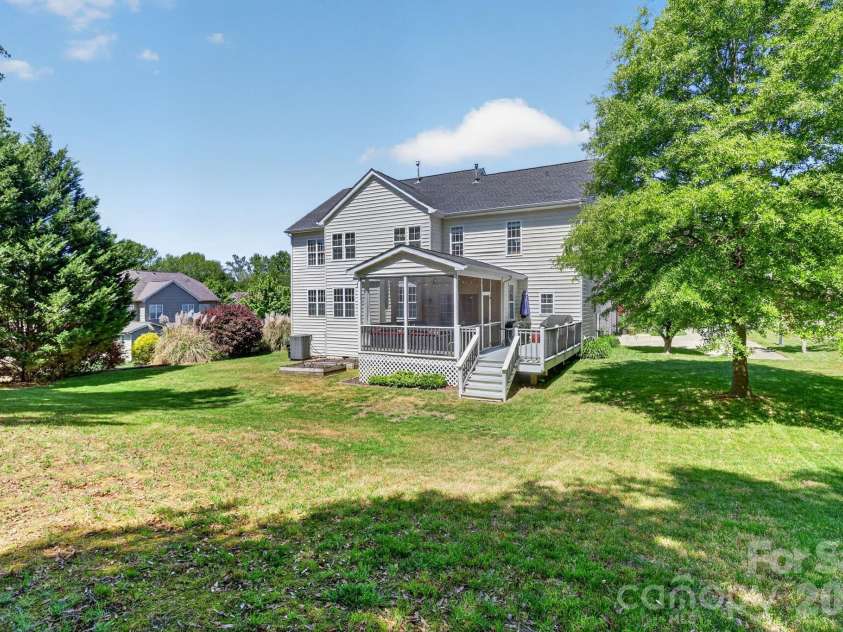 10011 King George Lane, Waxhaw, NC 28173.  MLS# CAR4371603, YatesRealty ID 18670. 