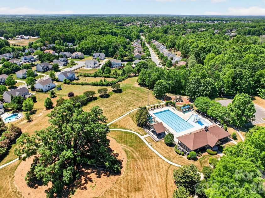 10011 King George Lane, Waxhaw, NC 28173.  MLS# CAR4371603, YatesRealty ID 18670. 