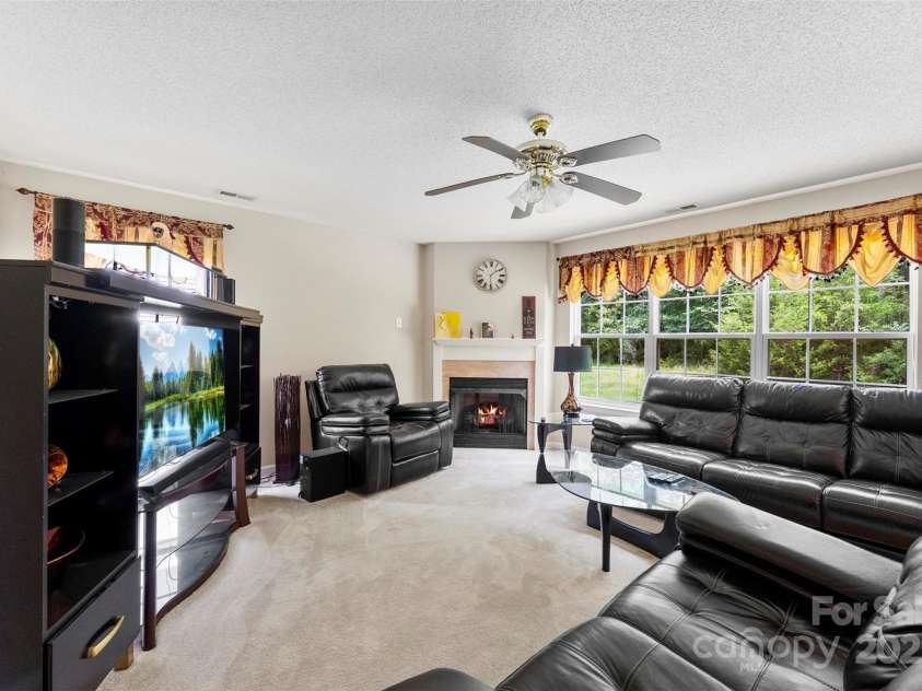 6229 Sid Crane Drive, Charlotte, NC 28216.  MLS# CAR4265396, YatesRealty ID 18670. 