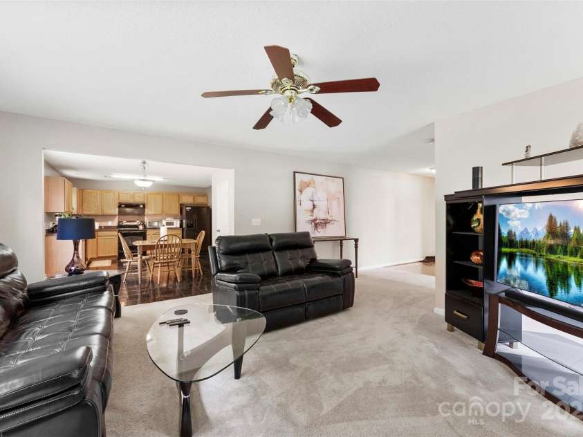 6229 Sid Crane Drive, Charlotte, NC 28216.  MLS# CAR4265396, YatesRealty ID 18670. 