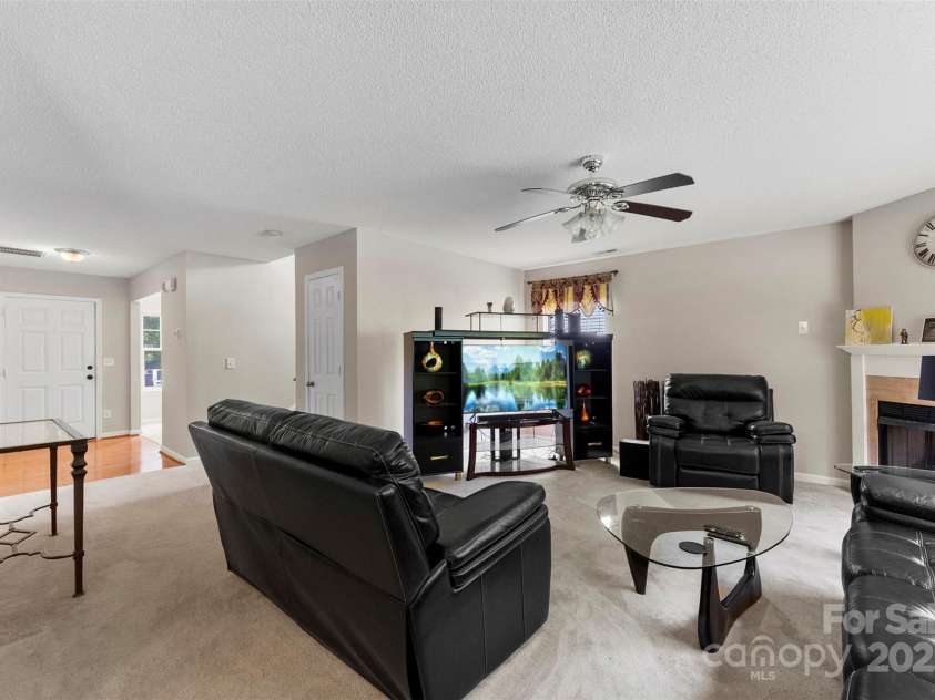 6229 Sid Crane Drive, Charlotte, NC 28216.  MLS# CAR4265396, YatesRealty ID 18670. 