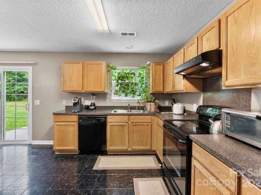 6229 Sid Crane Drive, Charlotte, NC 28216.  MLS# CAR4265396, YatesRealty ID 18670. 