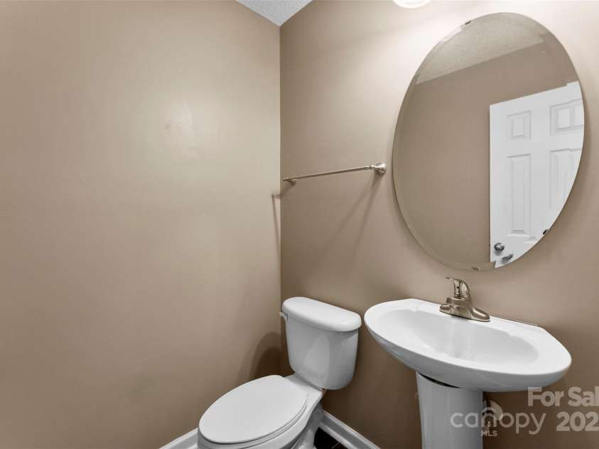 6229 Sid Crane Drive, Charlotte, NC 28216.  MLS# CAR4265396, YatesRealty ID 18670. 