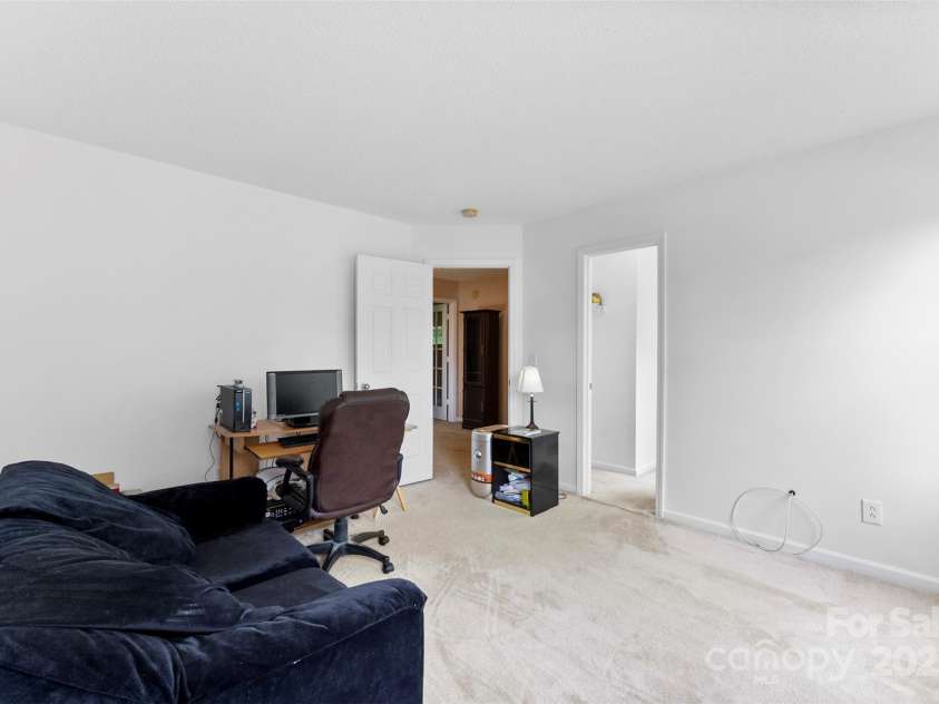 6229 Sid Crane Drive, Charlotte, NC 28216.  MLS# CAR4265396, YatesRealty ID 18670. 