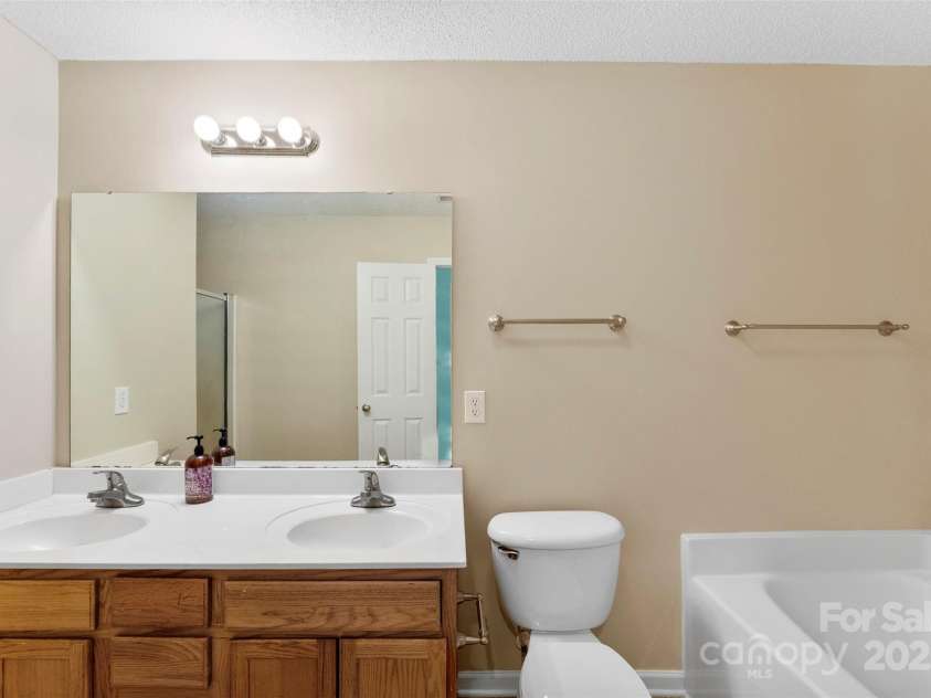 6229 Sid Crane Drive, Charlotte, NC 28216.  MLS# CAR4265396, YatesRealty ID 18670. 