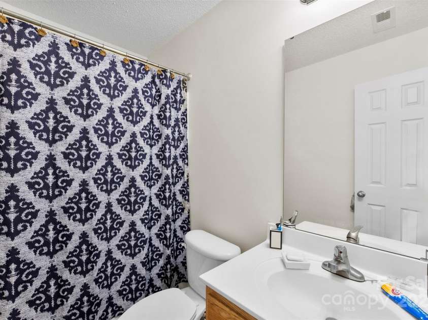 6229 Sid Crane Drive, Charlotte, NC 28216.  MLS# CAR4265396, YatesRealty ID 18670. 