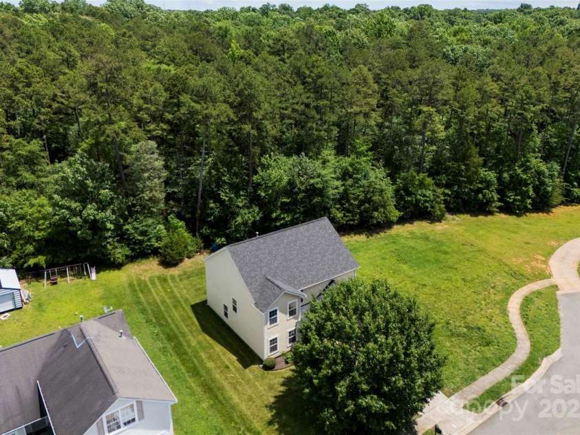 6229 Sid Crane Drive, Charlotte, NC 28216.  MLS# CAR4265396, YatesRealty ID 18670. 
