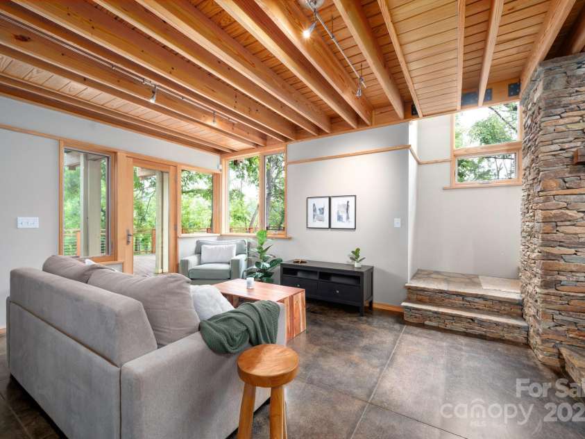 588 Long Branch Road, Swannanoa, NC 28778.  MLS# CAR4268003, YatesRealty ID 18671. 