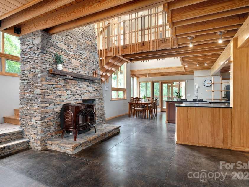 588 Long Branch Road, Swannanoa, NC 28778.  MLS# CAR4268003, YatesRealty ID 18671. 