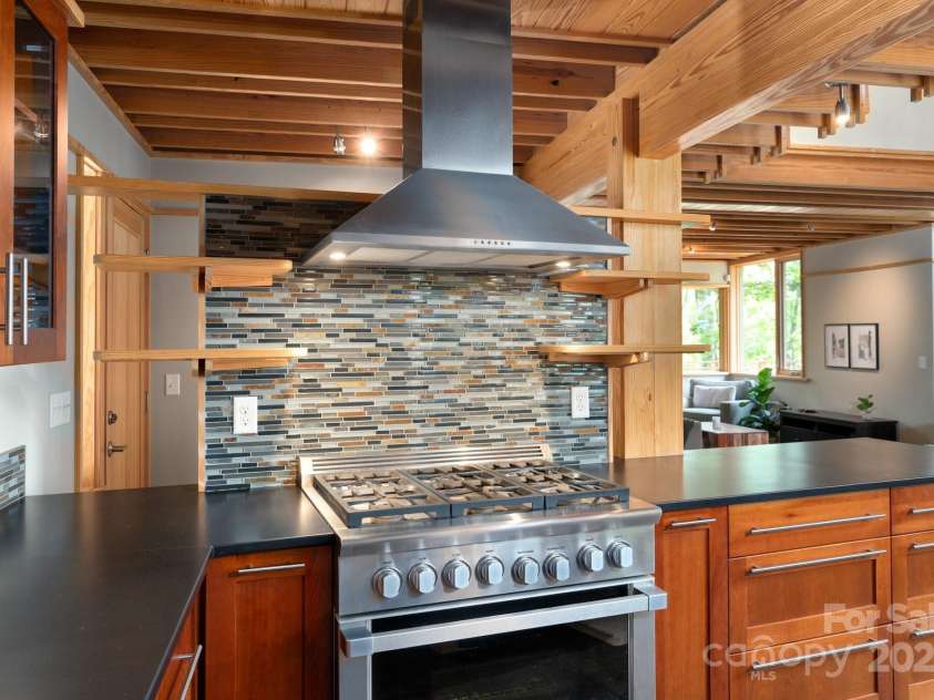 588 Long Branch Road, Swannanoa, NC 28778.  MLS# CAR4268003, YatesRealty ID 18671. 