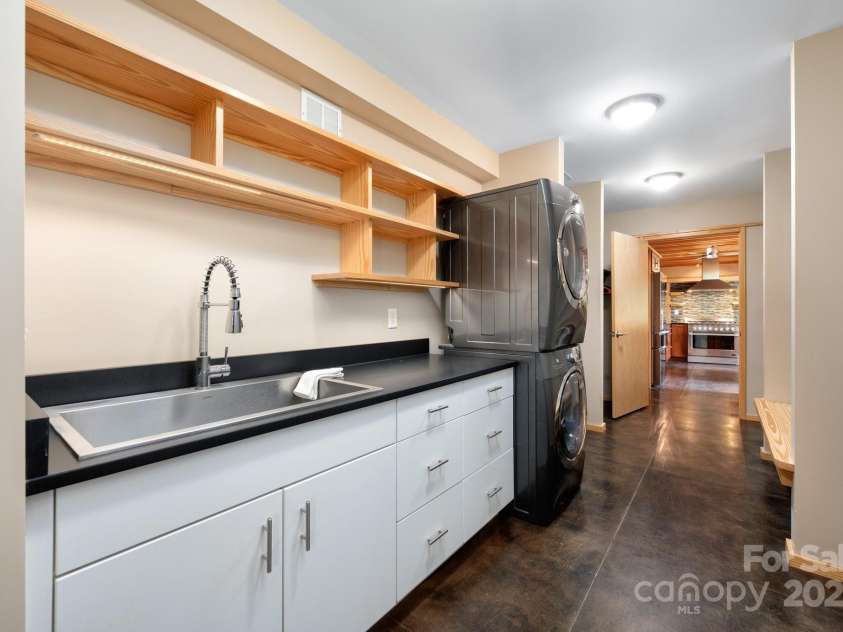 588 Long Branch Road, Swannanoa, NC 28778.  MLS# CAR4268003, YatesRealty ID 18671. 