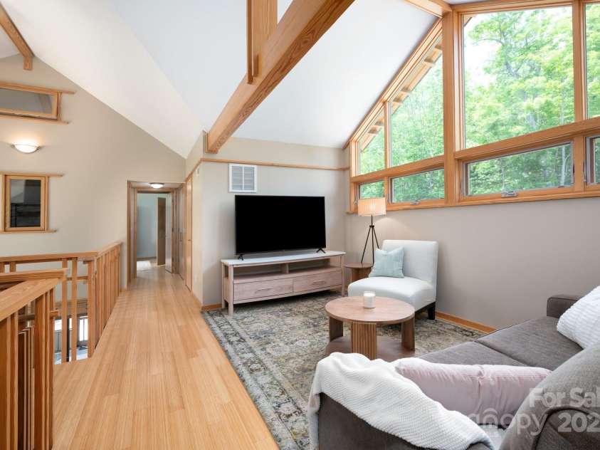 588 Long Branch Road, Swannanoa, NC 28778.  MLS# CAR4268003, YatesRealty ID 18671. 