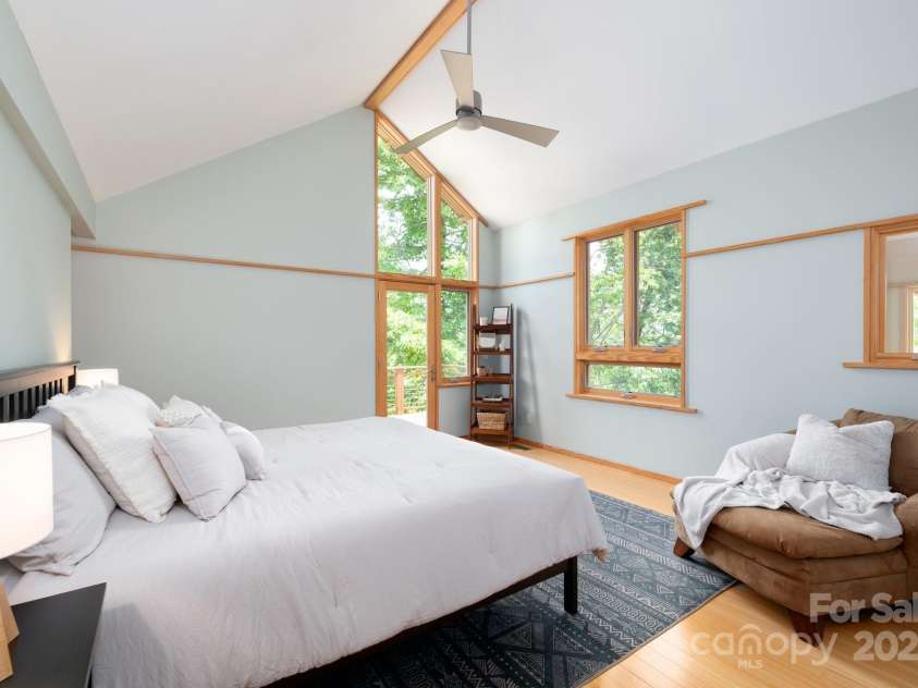 588 Long Branch Road, Swannanoa, NC 28778.  MLS# CAR4268003, YatesRealty ID 18671. 