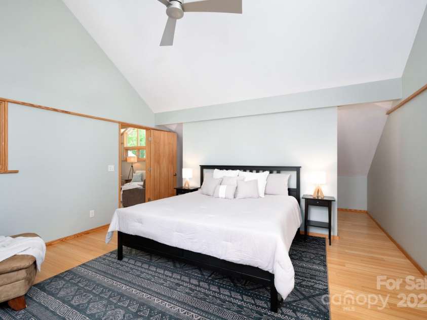 588 Long Branch Road, Swannanoa, NC 28778.  MLS# CAR4268003, YatesRealty ID 18671. 