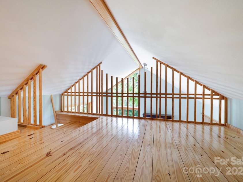 588 Long Branch Road, Swannanoa, NC 28778.  MLS# CAR4268003, YatesRealty ID 18671. 