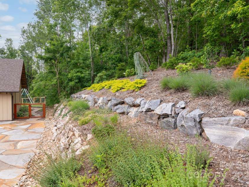 588 Long Branch Road, Swannanoa, NC 28778.  MLS# CAR4268003, YatesRealty ID 18671. 