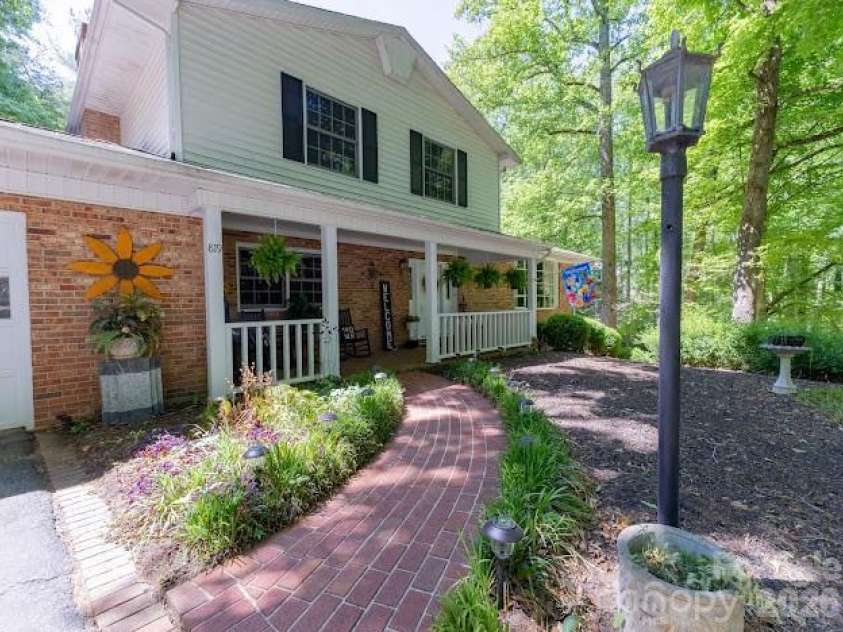 819 Chesterfield Circle, Lenoir, NC 28645.  MLS# CAR4369439, YatesRealty ID 18672. 