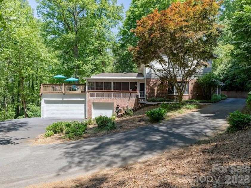 819 Chesterfield Circle, Lenoir, NC 28645.  MLS# CAR4369439, YatesRealty ID 18672. 
