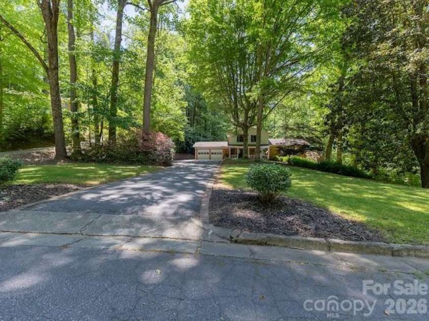 819 Chesterfield Circle, Lenoir, NC 28645.  MLS# CAR4369439, YatesRealty ID 18672. 