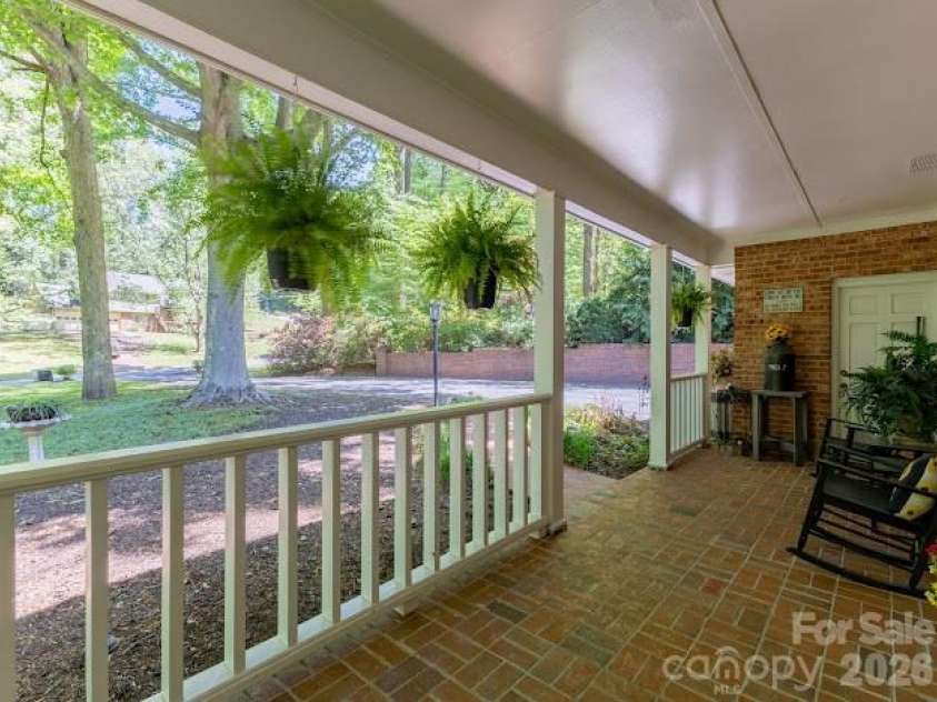 819 Chesterfield Circle, Lenoir, NC 28645.  MLS# CAR4369439, YatesRealty ID 18672. 