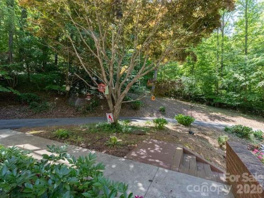 819 Chesterfield Circle, Lenoir, NC 28645.  MLS# CAR4369439, YatesRealty ID 18672. 