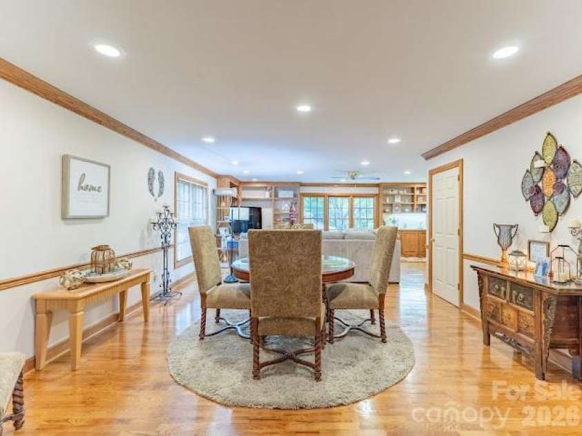 819 Chesterfield Circle, Lenoir, NC 28645.  MLS# CAR4369439, YatesRealty ID 18672. 