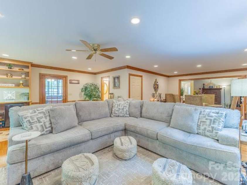 819 Chesterfield Circle, Lenoir, NC 28645.  MLS# CAR4369439, YatesRealty ID 18672. 