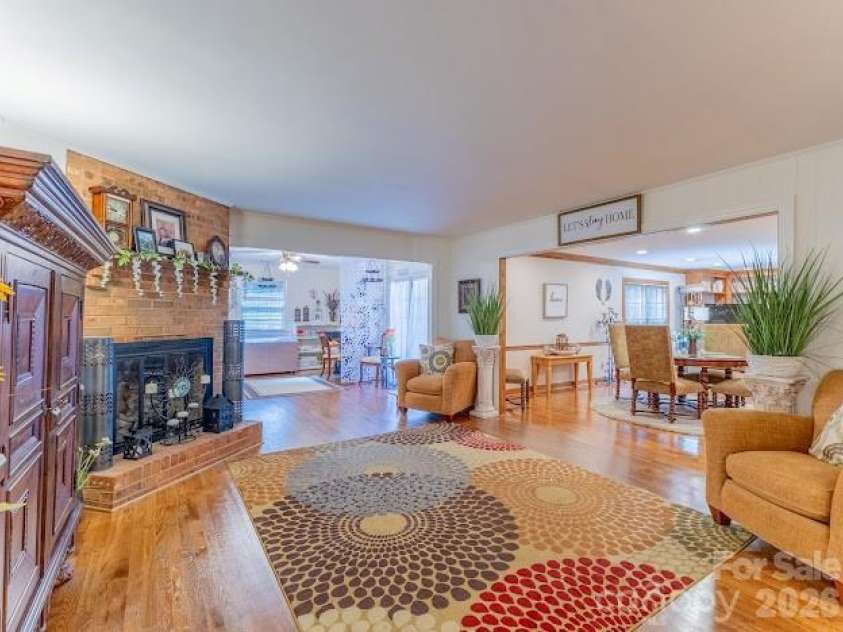 819 Chesterfield Circle, Lenoir, NC 28645.  MLS# CAR4369439, YatesRealty ID 18672. 