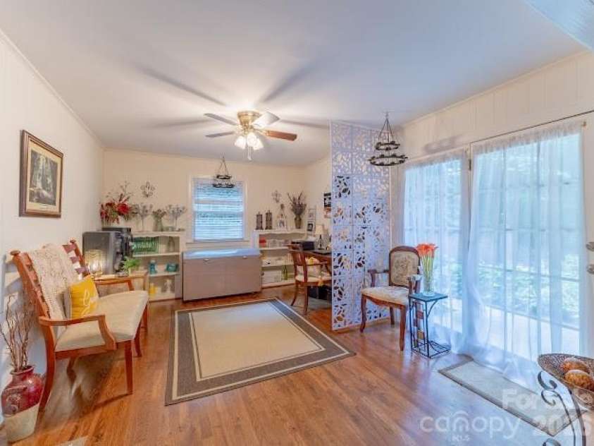 819 Chesterfield Circle, Lenoir, NC 28645.  MLS# CAR4369439, YatesRealty ID 18672. 