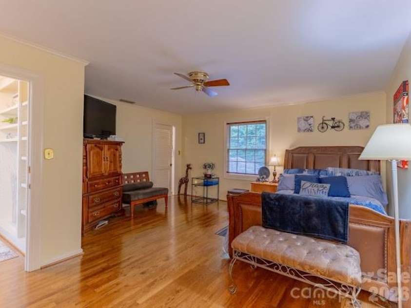 819 Chesterfield Circle, Lenoir, NC 28645.  MLS# CAR4369439, YatesRealty ID 18672. 