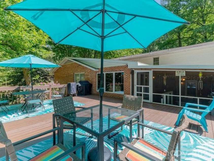 819 Chesterfield Circle, Lenoir, NC 28645.  MLS# CAR4369439, YatesRealty ID 18672. 