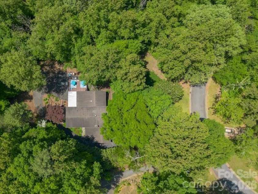 819 Chesterfield Circle, Lenoir, NC 28645.  MLS# CAR4369439, YatesRealty ID 18672. 