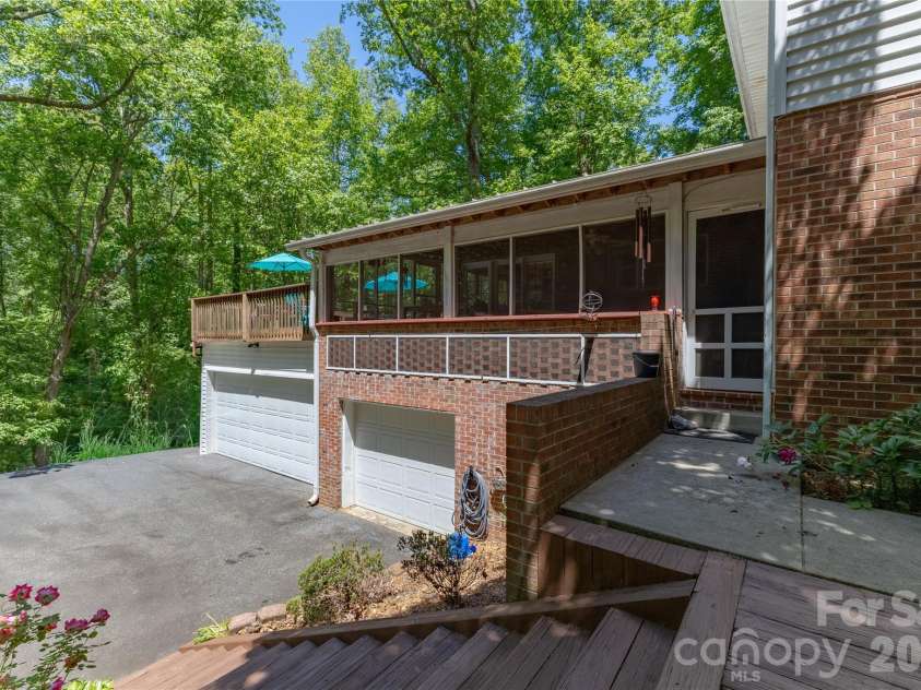 819 Chesterfield Circle, Lenoir, NC 28645.  MLS# CAR4369439, YatesRealty ID 18672. 