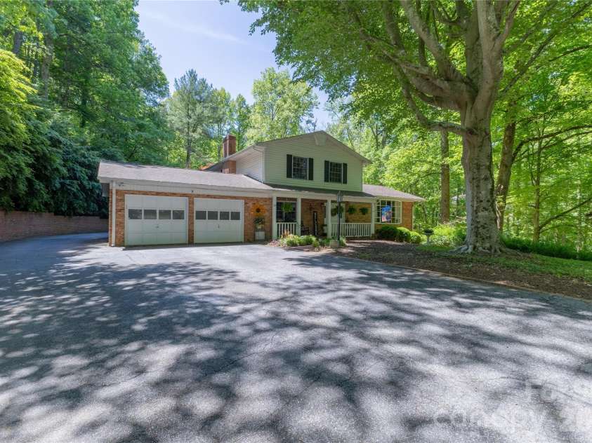 819 Chesterfield Circle, Lenoir, NC 28645.  MLS# CAR4369439, YatesRealty ID 18672. 