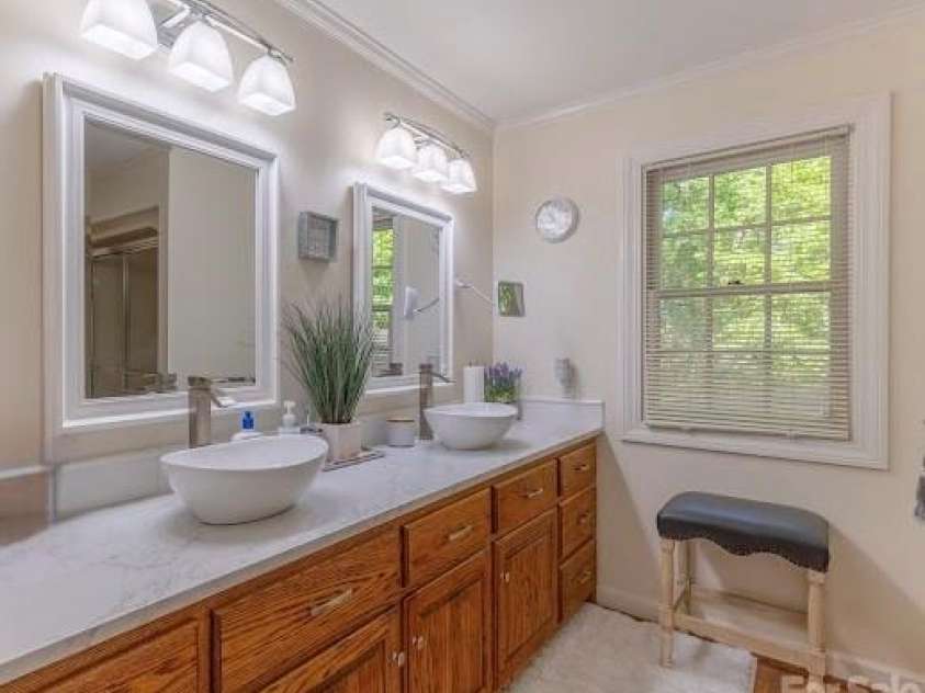 819 Chesterfield Circle, Lenoir, NC 28645.  MLS# CAR4369439, YatesRealty ID 18672. 