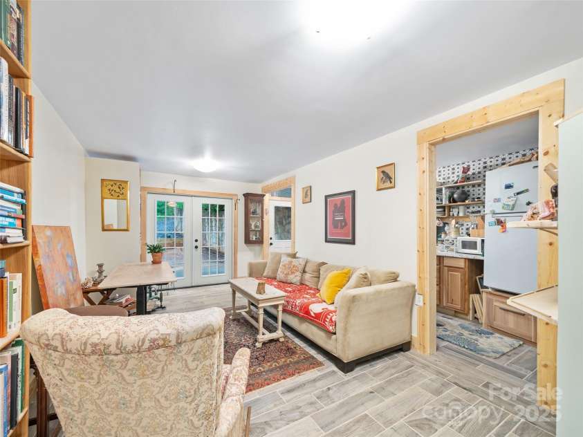 278 Mount View Drive, Burnsville, NC 28714.  MLS# CAR4259285, YatesRealty ID 18673. Basement Level Mother-in-Law Suite (Living Room)