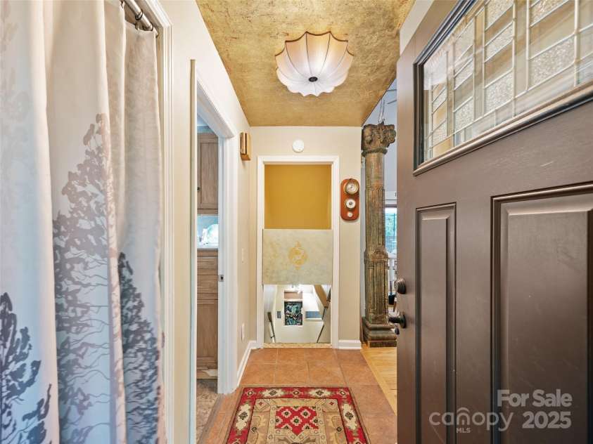 278 Mount View Drive, Burnsville, NC 28714.  MLS# CAR4259285, YatesRealty ID 18673. Entrance